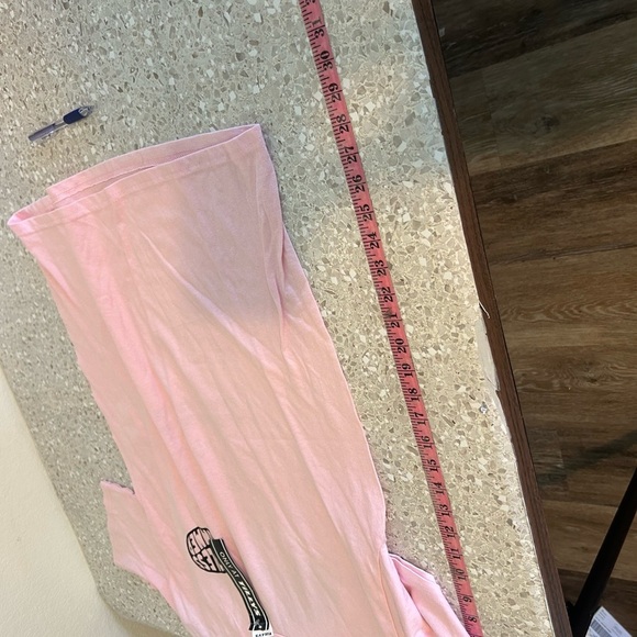 NWT ENDLESS BUMMER Love Hurts Mens
Tee Medium - Picture 7 of 8